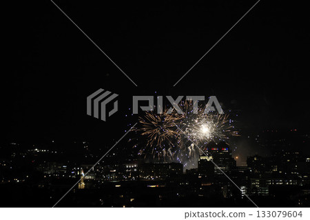 Fireworks in Cincinnati Ohio, Usa Fireworks in Cincinnati Ohio, Usa 133079604