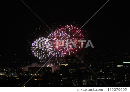 Fireworks in Cincinnati Ohio, Usa Fireworks in Cincinnati Ohio, Usa 133079605