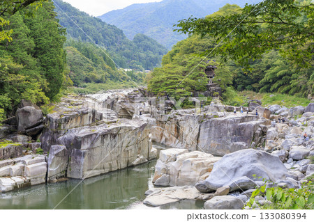 長野縣上松町根座之谷：一個被茂密森林和清澈溪流環繞的美麗岩石山谷 133080394