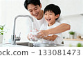 Preventing colds in winter | Wash your hands as a family.jpeg 133081473