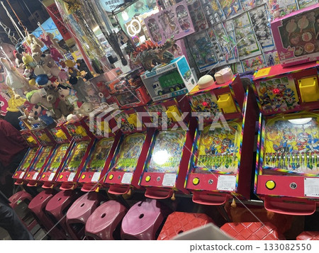 Taiwan night market 133082550