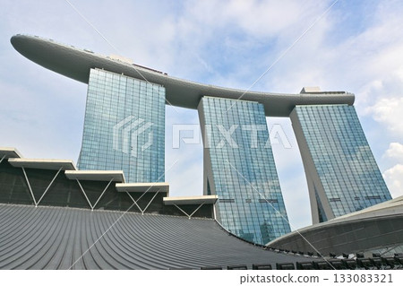 晴朗日子裡的新加坡濱海灣金沙 133083321