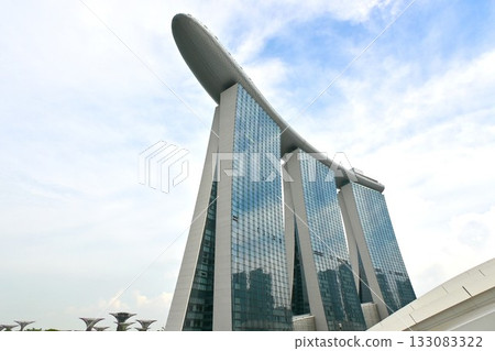 晴朗日子裡的新加坡濱海灣金沙 133083322