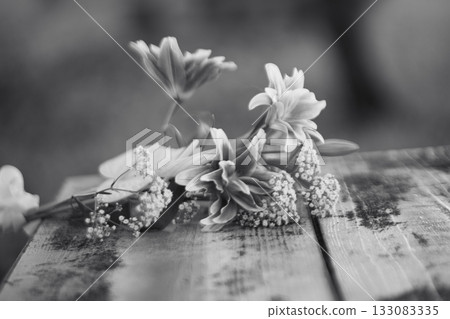 黑白花束：片刻的靜默與縈繞的回憶 133083335