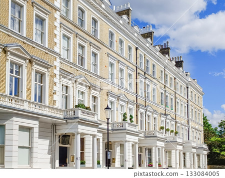 Elegant London Victorian Terraced Houses with White Stucco Facades Elegant London Victorian Terraced Houses with White Stucco Facades 133084005