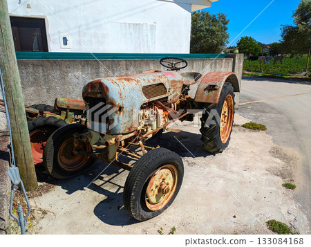 old rusty tractor agriculture Portugal 133084168