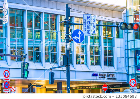 日本東京城市景觀：從澀谷十字路口看到的街角監視器 = 澀谷 133084698