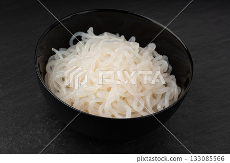 Shirataki or konnyaku pasta in black bowl. Konjak jelly noodles, Japanese zero calorie sirataki 133085566