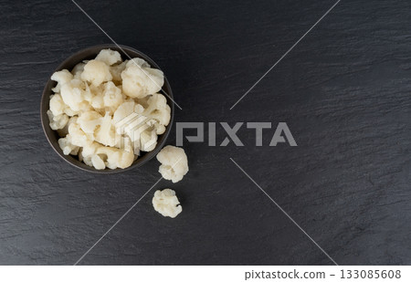 Steamed cauliflower pieces close up Steamed cauliflower pieces close up 133085608