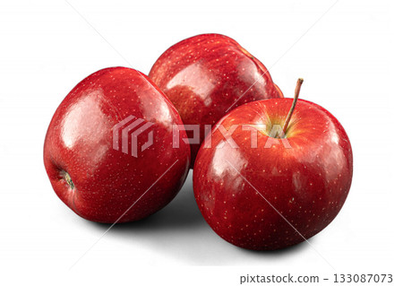 Isolated red apples on white 133087073