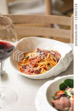 Spaghetti with tomato sauce and parmesan 133087119