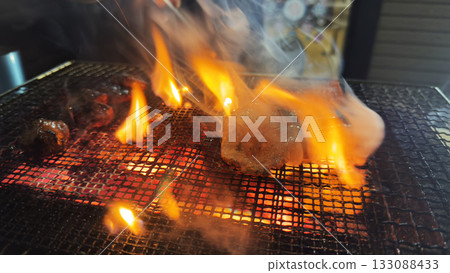 Hormone Yakiniku 餐廳 炭烤爐和火焰 133088433