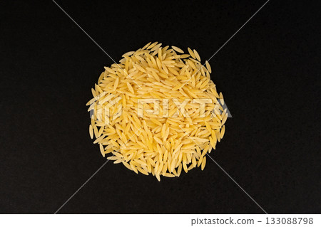 Raw orzo pasta, risoni or kritharaki pile 133088798
