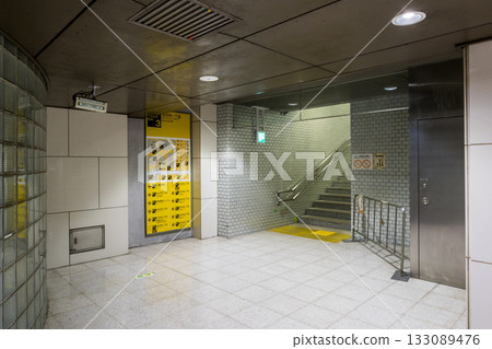 【東京車站】A3出口的樓梯 133089476