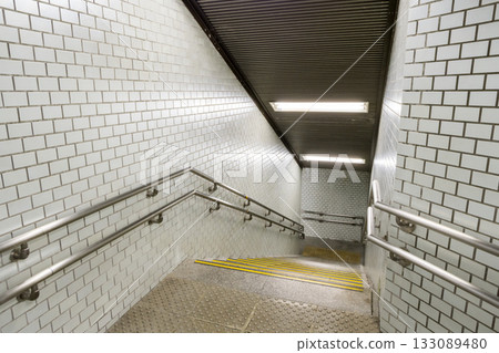 【東京車站】A3出口的樓梯 133089480