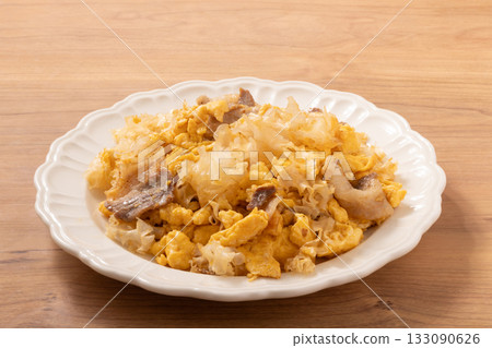 White wood ear mushroom, pork and egg stir-fried with oyster sauce 133090626