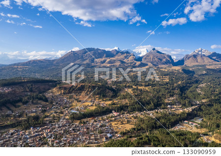 Aerial view of the town of Huaraz, Ancash. 133090959