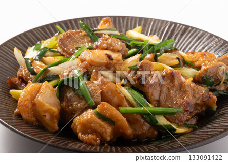 混合豬內臟與蔥和韭菜一起翻炒(味噌口味) 混合豬內臟與蔥和韭菜一起翻炒(味噌口味) 133091422