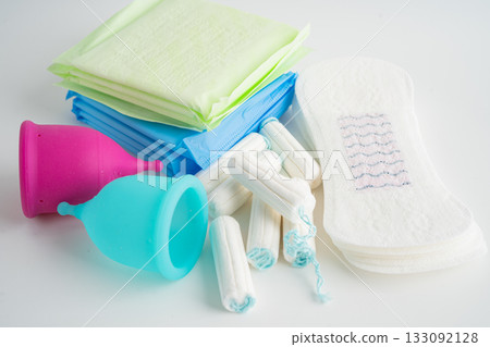 Menstruation cycle with sanitary pad and cotton tampon for woman hygiene and protection. Menstruation cycle with sanitary pad and cotton tampon for woman hygiene and protection. 133092128