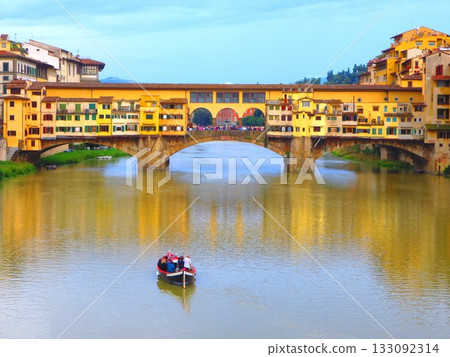 義大利佛羅倫斯老橋/瓦薩裡走廊 133092314