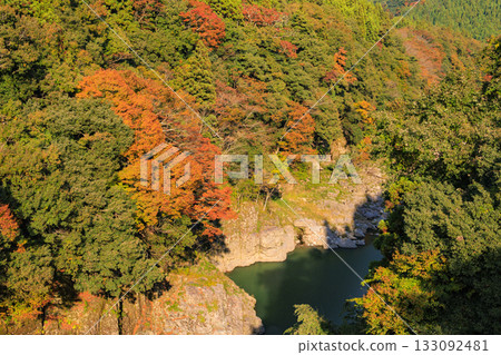 神津峽在秋葉盛開時最迷人。 神津峽在秋葉盛開時最迷人。 133092481