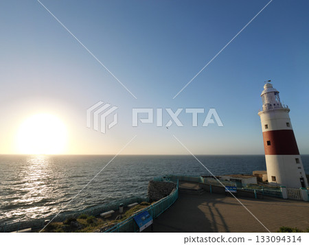 直布羅陀海峽，歐羅巴角燈塔，日出，四月初的清晨 133094314
