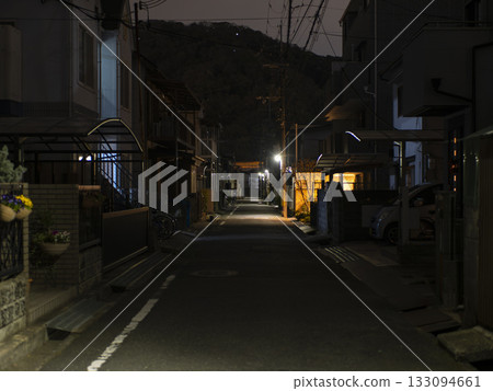 住宅區在晚上 133094661