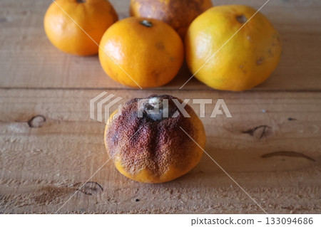 Rotten mandarin orange 133094686
