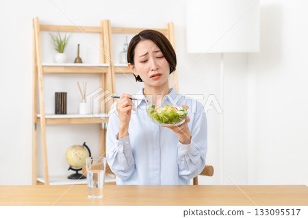 Middle-aged women who are worried about their diet Middle-aged women who are worried about their diet 133095517