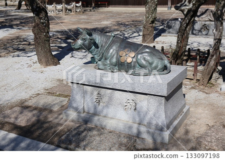 築城町綱敷天滿宮的神牛 133097198