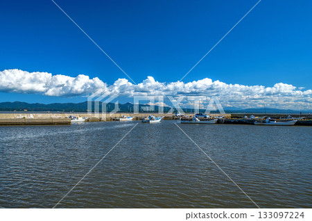 [Jusan Fishing Port, Aomori Prefecture] A fishing port with a thriving clam fishing industry. During the Kamakura period, the port was known as Tosaminato and prospered. 133097224