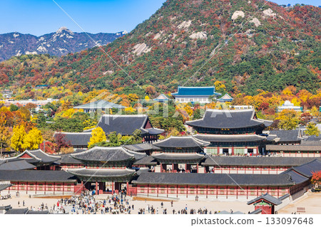 Autumn in Seoul: Gyeongbokgung Palace Autumn in Seoul: Gyeongbokgung Palace 133097648