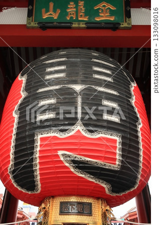 The large lantern at the Fuuraijinmon Gate, the large lantern at Sensoji Temple, a Tokyo tourist destination and symbol of Asakusa 133098016