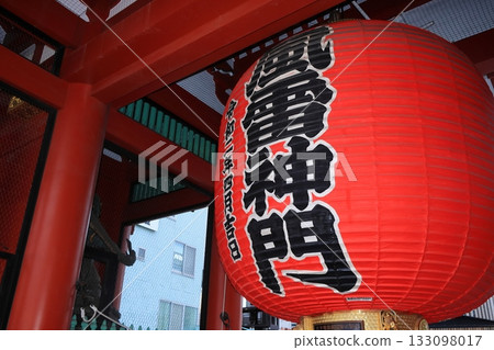 The large lantern at the Fuuraijinmon Gate, the large lantern at Sensoji Temple, a Tokyo tourist destination and symbol of Asakusa 133098017