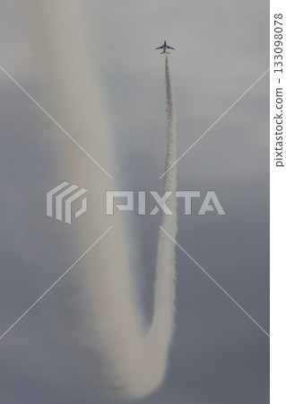 Blue Impulse demonstration flight: No. 5 aircraft soars 133098078