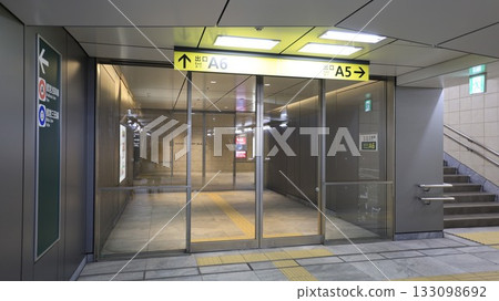 Directly connected to the large complex building "Mita Tower" at Exit A6 of Mita Station on the Toei Asakusa Line and Mita Line Directly connected to the large complex building "Mita Tower" at Exit A6 of Mita Station on the Toei Asakusa Line and Mita Line 133098692