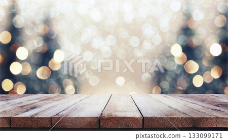 節日聖誕背景：光線散景和空曠的木桌桌面 133099171