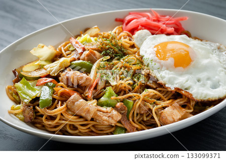 Fried noodles  133099371
