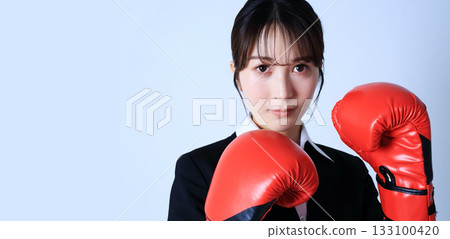 女商人拳擊形象 133100420