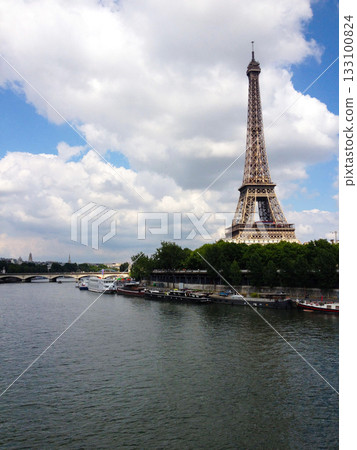 Eiffel Tower reflected on the water 133100824