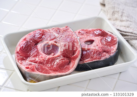 Raw sliced tuna tail (bluefin tuna) 133101329