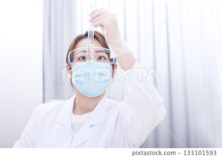 Researcher conducting research, Researcher conducting an experiment, Woman holding a test tube, Image material Researcher conducting research, Researcher conducting an experiment, Woman holding a test tube, Image material 133101593