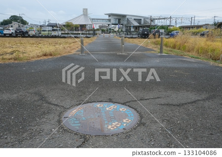 Yoshinogari Park Station and a scene with colored manholes 133104086