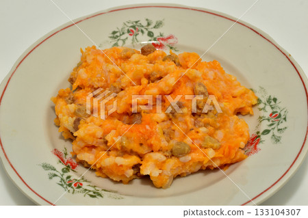 Pumpkin, raisin and rice porridge. 133104307