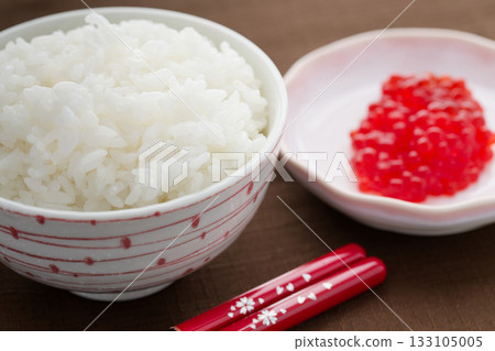米飯和鮭魚籽 133105005