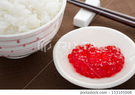 米飯和鮭魚籽 133105006
