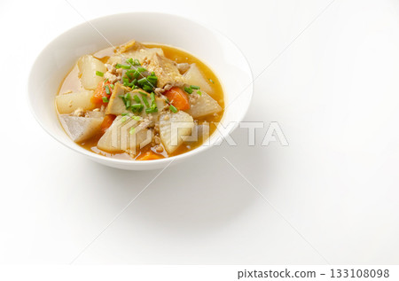 Root vegetables and deep-fried tofu stew 133108098