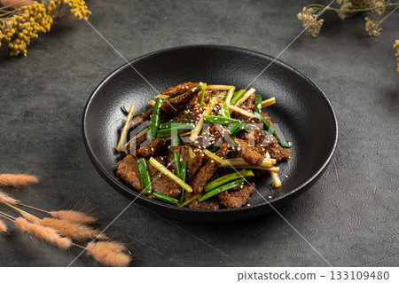 Beef stir fry with vegetables 133109480