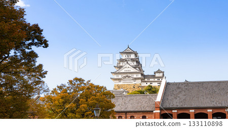 藍天白雲下，從不同角度眺望姬路城 133110898