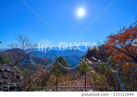 Autumn view of the southeast side from the observation deck connected to Nakanotake Shrine on Mt. Myogi in Gunma Prefecture (including Mt. Kinkei and Mt. Ogeta) Autumn view of the southeast side from the observation deck connected to Nakanotake Shrine on Mt. Myogi in Gunma Prefecture (including Mt. Kinkei and Mt. Ogeta) 133111644